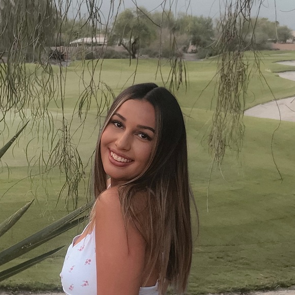 Meet your Posher, Clarissa - Picture 1 of 2